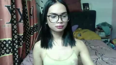 Snapshot of prettykhelcy chatting on May 3, 2026, 10:10 am prettykhelcy online show from May 3, 2026, 10:10 am