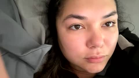 prettylatinamomma01 online show from November 28, 2025, 3:58 pm