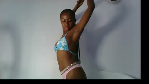 Snapshot of prettylove5 chatting on October 13, 2025, 8:58 am evelyn online show from October 13, 2025, 8:58 am