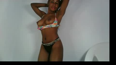 Snapshot of prettylove5 chatting on October 17, 2025, 8:28 am evelyn online show from October 17, 2025, 8:28 am