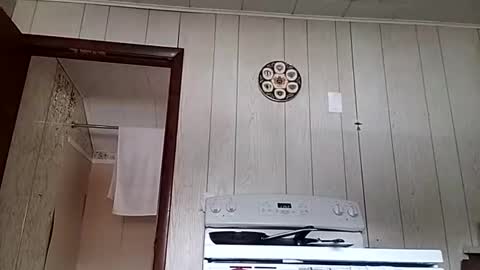 prettysolidd7 online show from December 1, 2024, 4:29 pm