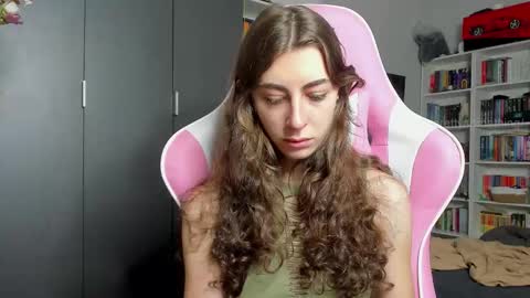 Snapshot of prettysomething chatting on February 19, 2026, 8:32 am Sophie next stream will be at Monday i will wait you guys online show from February 19, 2026, 8:32 am