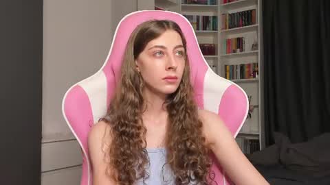 Snapshot of prettysomething chatting on July 14, 2026, 10:21 am Sophie next stream will be at Monday i will wait you guys online show from July 14, 2026, 10:21 am