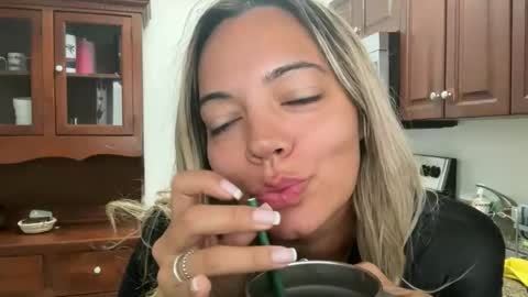 prettyyykittyyy22 online show from November 1, 2025, 4:31 pm