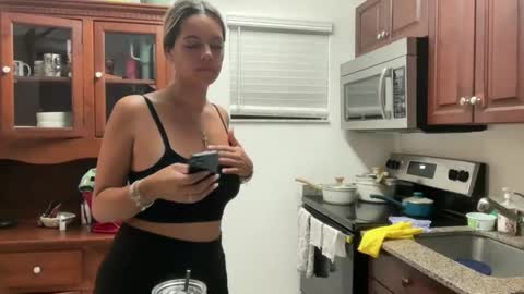 prettyyykittyyy22 online show from November 17, 2025, 1:11 am