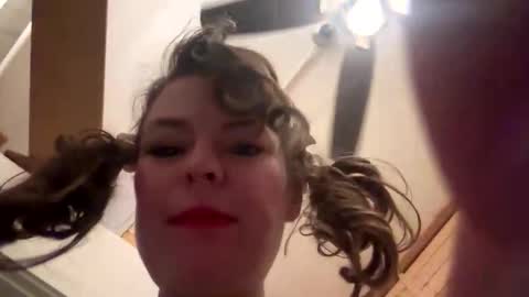 pricelesspenni28 online show from November 8, 2025, 10:48 am