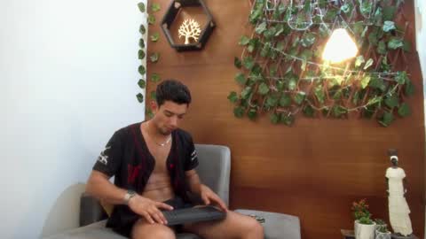 Snapshot of prince_arthur77 chatting on January 10, 2025, 4:20 pm prince_arthur77 online show from January 10, 2025, 4:20 pm