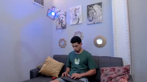Snapshot of prince_arthur77 chatting on February 13, 2025, 12:43 pm prince_arthur77 online show from February 13, 2025, 12:43 pm