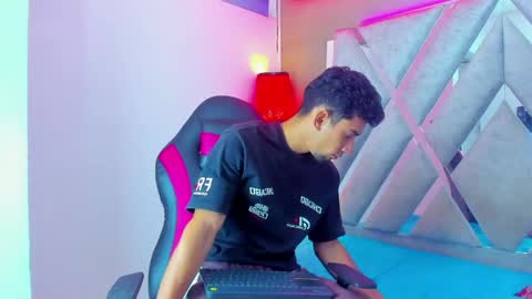 prince_arthur77 online show from April 15, 2026, 1:51 pm