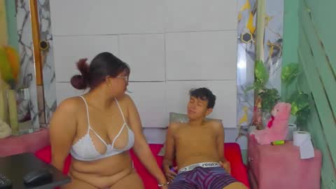 Snapshot of princesanddark chatting on December 19, 2025, 1:18 pm PrincesANDdark online show from December 19, 2025, 1:18 pm