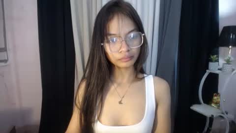 Snapshot of princess_luxe chatting on February 25, 2026, 10:52 pm Cutie Princess online show from February 25, 2026, 10:52 pm