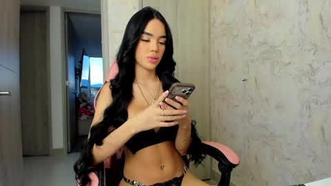 Luciana Alzate  online show from May 13, 2026, 11:00 pm