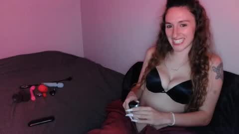 Naomi  online show from August 3, 2026, 3:38 am