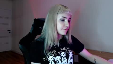 Snapshot of princessshy___ chatting on February 19, 2025, 7:38 pm 18 y.o online show from February 19, 2025, 7:38 pm