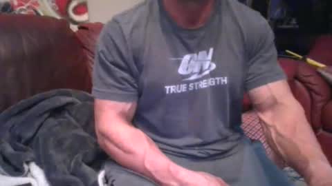 MUSCLEGOD online show from April 7, 2026, 9:04 pm