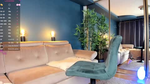 Raven  but you can call me sweetie or honey too  online show from January 25, 2025, 8:42 pm