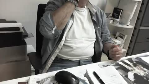 mature hairy guy online show from September 18, 2025, 4:53 pm