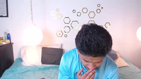 Adris  Juan online show from November 16, 2025, 4:07 am