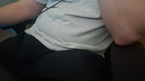 pryli27 online show from April 17, 2026, 11:30 pm