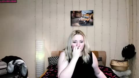 Snapshot of puffybun chatting on March 3, 2025, 12:04 am puffybun online show from March 3, 2025, 12:04 am