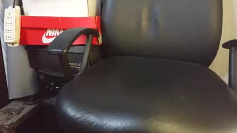 puky_mza online show from April 18, 2026, 4:38 am