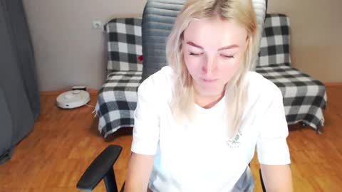 Polly online show from November 30, 2025, 4:38 am