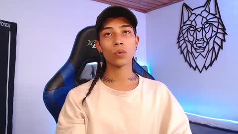 Snapshot of pupi_wolf chatting on December 4, 2024, 5:44 pm Cris online show from December 4, 2024, 5:44 pm