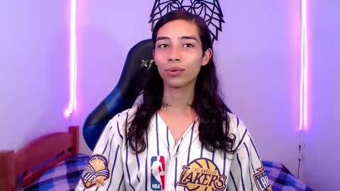 Snapshot of pupi_wolf chatting on December 17, 2024, 6:09 pm Cris online show from December 17, 2024, 6:09 pm