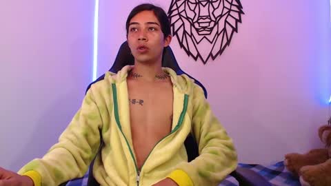 Snapshot of pupi_wolf chatting on February 22, 2025, 10:07 am Cris online show from February 22, 2025, 10:07 am