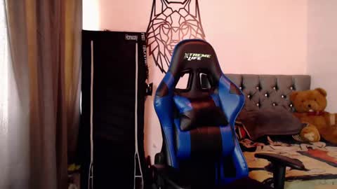 Snapshot of pupi_wolf chatting on September 9, 2025, 6:40 pm Cris online show from September 9, 2025, 6:40 pm