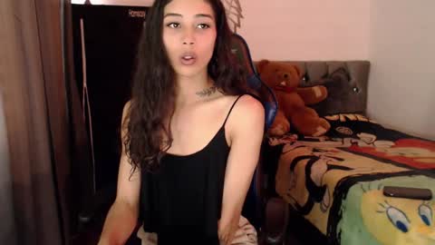 Snapshot of pupi_wolf chatting on October 22, 2025, 5:45 pm Cris online show from October 22, 2025, 5:45 pm