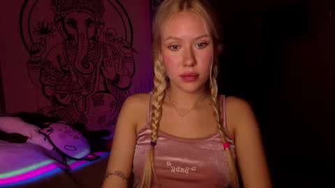 Snapshot of pureeangel chatting on February 18, 2026, 6:48 pm Megan online show from February 18, 2026, 6:48 pm