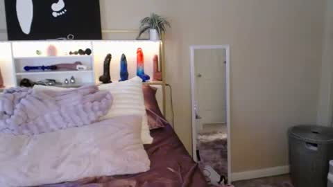 Purple online show from October 9, 2025, 3:54 pm