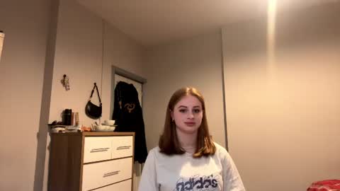 Snapshot of purrthump chatting on June 9, 2026, 7:36 pm Anna online show from June 9, 2026, 7:36 pm