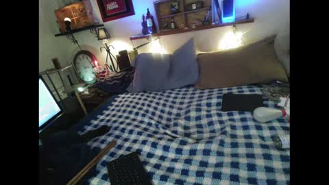 Snapshot of pussyeat2please chatting on December 24, 2024, 6:44 am Rick online show from December 24, 2024, 6:44 am