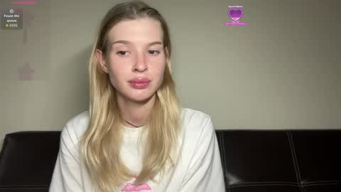 Snapshot of pussymoneywet chatting on April 20, 2026, 4:21 pm Lina online show from April 20, 2026, 4:21 pm