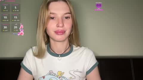 Snapshot of pussymoneywet chatting on April 23, 2026, 8:44 pm Lina online show from April 23, 2026, 8:44 pm