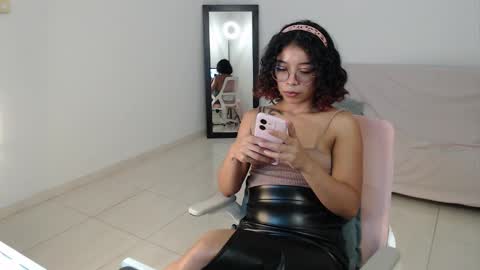 Izumi online show from February 24, 2025, 1:57 am