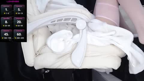 qianqian_ online show from October 30, 2025, 9:44 am