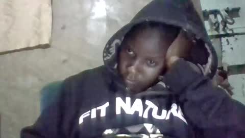 Snapshot of queen014 chatting on November 12, 2025, 2:12 am queen014 online show from November 12, 2025, 2:12 am