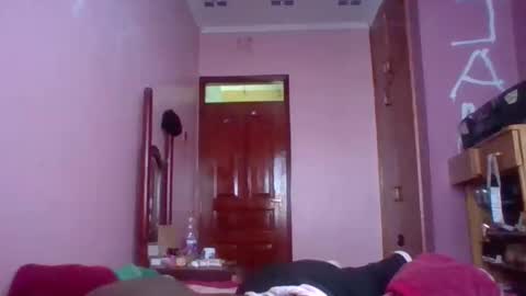 Snapshot of queen014 chatting on November 18, 2025, 9:14 am queen014 online show from November 18, 2025, 9:14 am