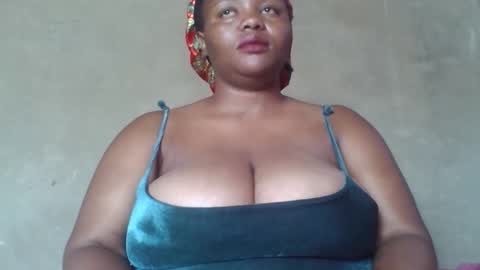 queen2302 online show from March 3, 2026, 6:19 am