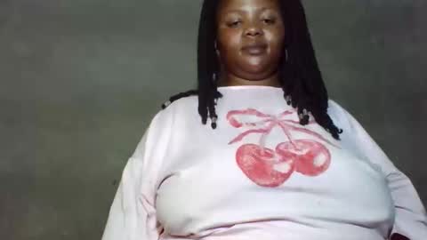 Snapshot of queen2302 chatting on April 27, 2026, 9:35 pm queen2302 online show from April 27, 2026, 9:35 pm