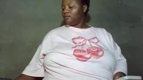 Snapshot of queen2302 chatting on April 28, 2026, 11:37 am queen2302 online show from April 28, 2026, 11:37 am