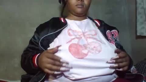 Snapshot of queen2302 chatting on May 7, 2026, 9:47 am queen2302 online show from May 7, 2026, 9:47 am