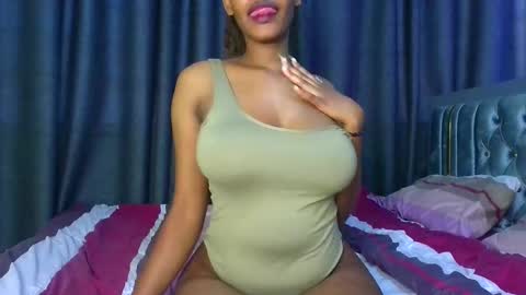 queen321850 online show from December 18, 2025, 6:41 am