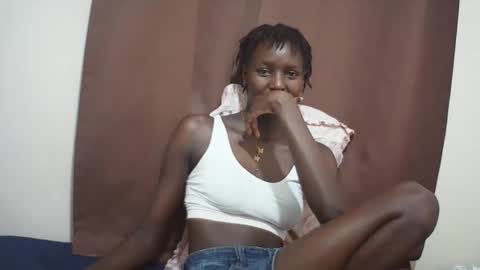 Snapshot of queen_0012 chatting on May 19, 2026, 1:56 am asher online show from May 19, 2026, 1:56 am