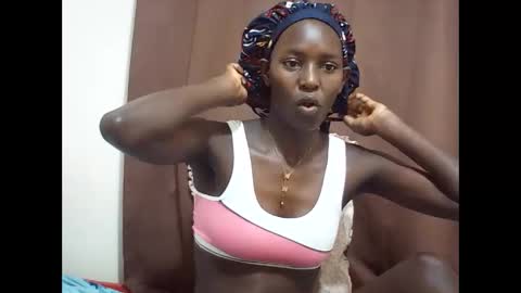 Snapshot of queen_0012 chatting on June 8, 2026, 3:40 am asher online show from June 8, 2026, 3:40 am