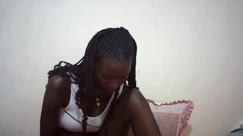 Snapshot of queen_0012 chatting on June 11, 2026, 12:43 am asher online show from June 11, 2026, 12:43 am