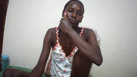 Snapshot of queen_0012 chatting on June 16, 2026, 6:32 pm asher online show from June 16, 2026, 6:32 pm